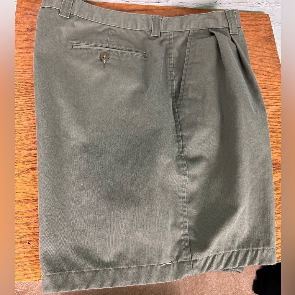 Roundtree &Yorke Pleated Shorts. Size 36.